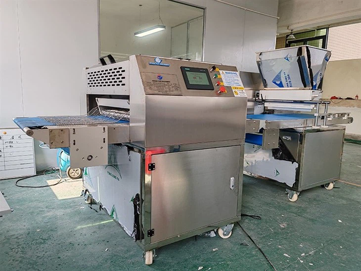 Swiss Roll Roller Spreader Machine price